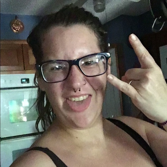 Meet your Posher, Kristen - Picture 2 of 4